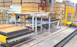 輕便靈活的多柱鋁合金升降平臺，專為商場清潔設(shè)計