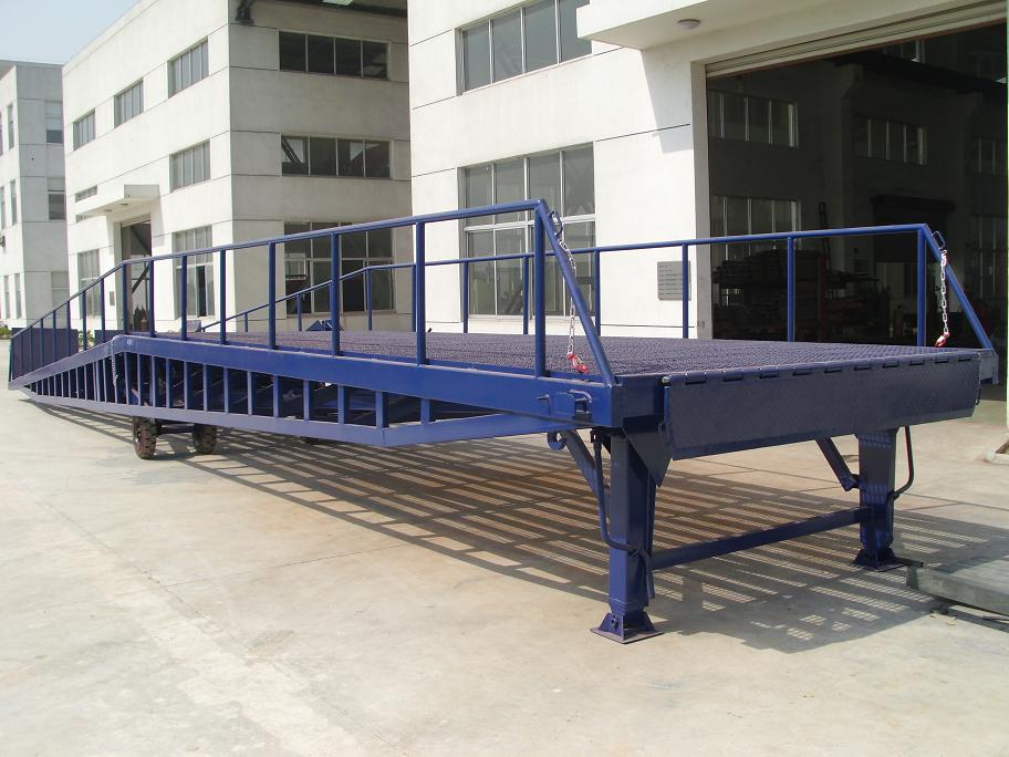 移動(dòng)登車橋 移動(dòng)登車橋