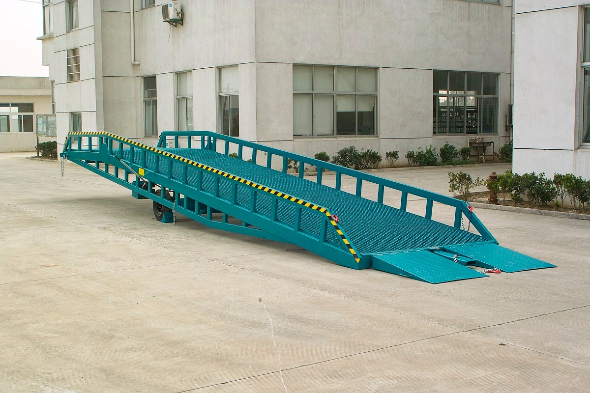 移動(dòng)登車橋 移動(dòng)登車橋